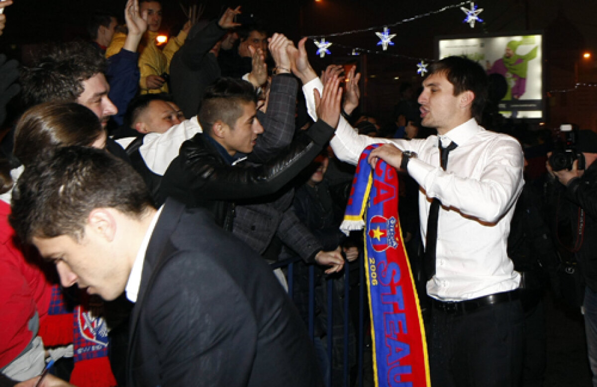 FOTO Universitatea Steaua! » Suporterii Stelei au ieşit din nou în Piaţa Universităţii