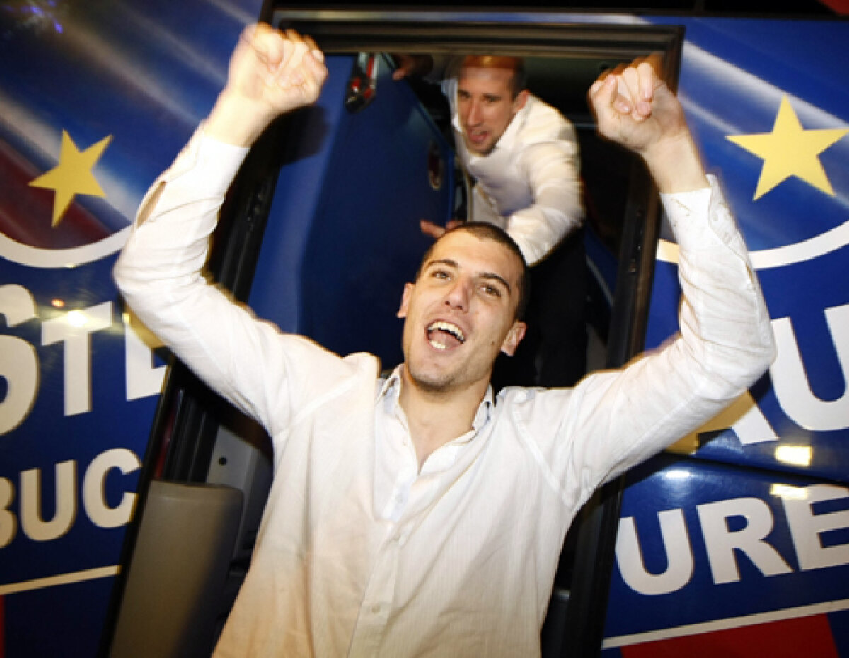 FOTO Universitatea Steaua! » Suporterii Stelei au ieşit din nou în Piaţa Universităţii