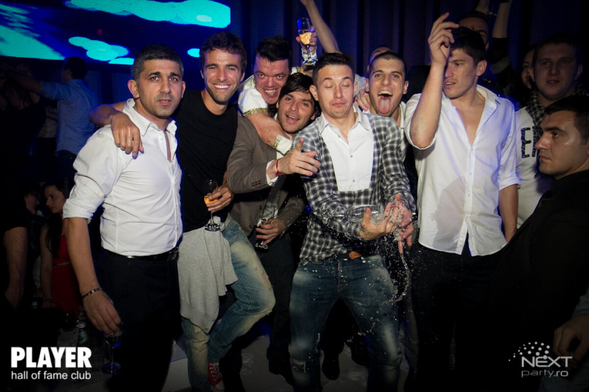 Steliştii au petrecut cu "Piticul porno" după calificarea în primăvara europeană :)