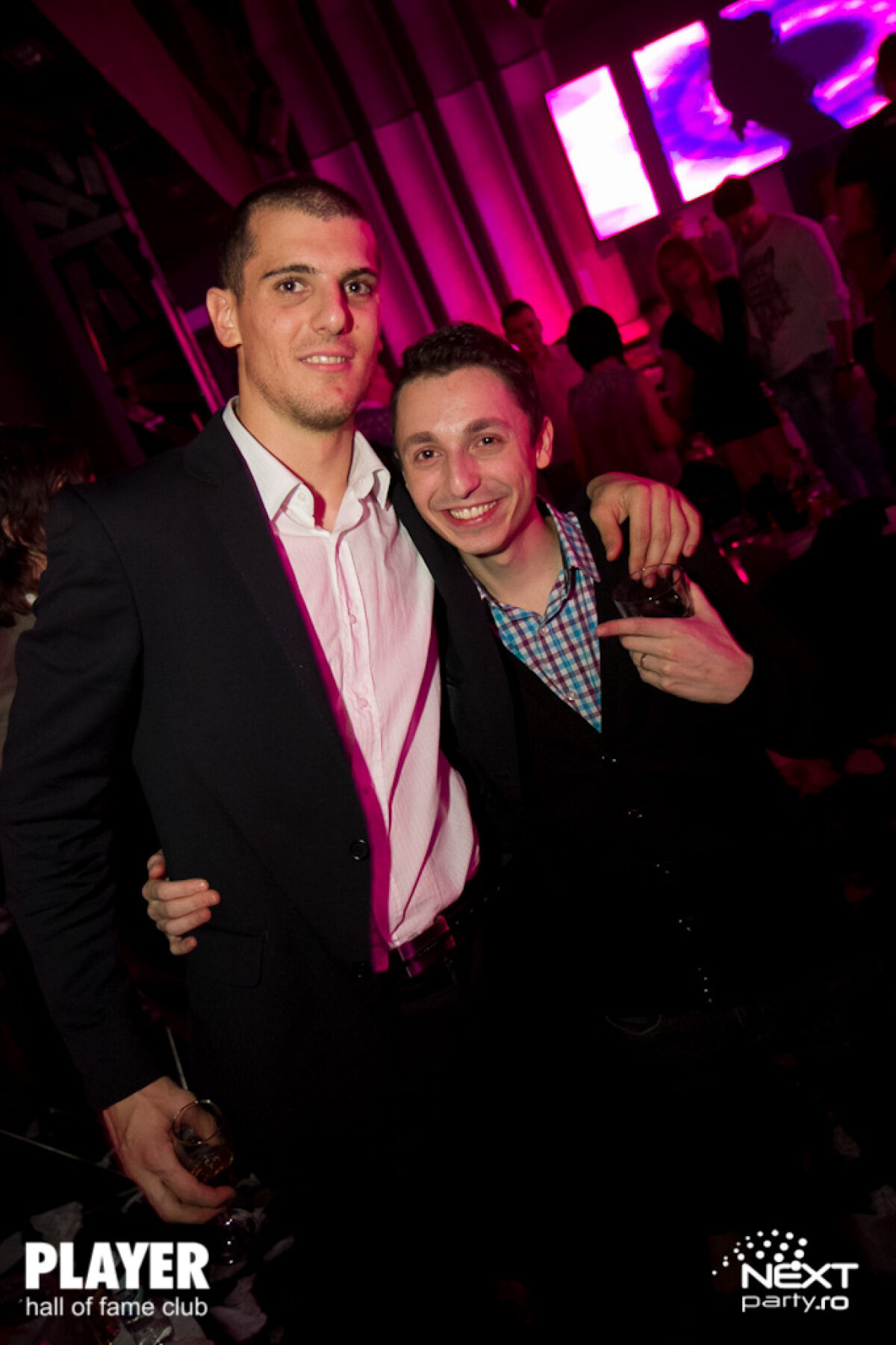 Steliştii au petrecut cu "Piticul porno" după calificarea în primăvara europeană :)