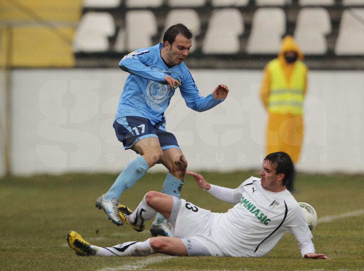 Sportul - Chiajna 2-2 » "Studenţii" au fost "curăţaţi" de gafa portarului Popescu