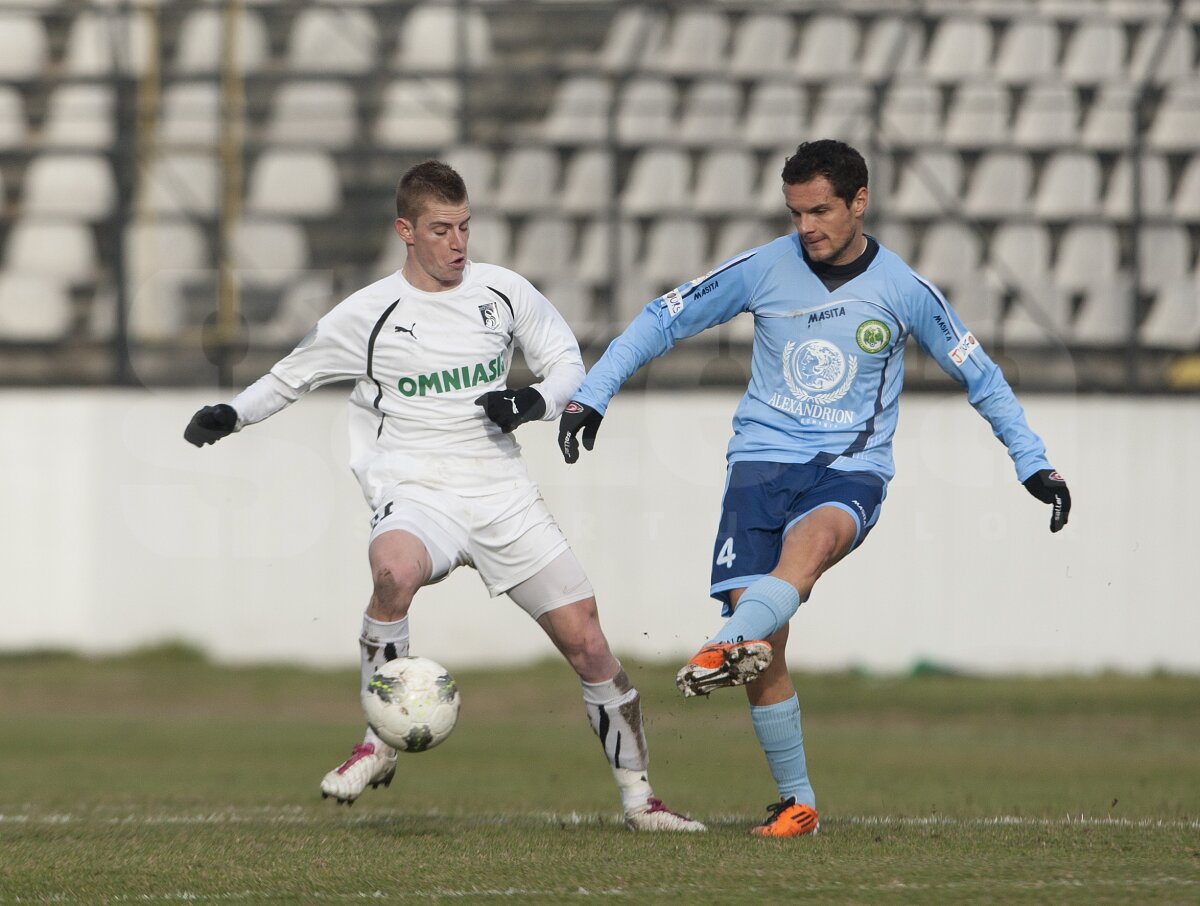 Sportul - Chiajna 2-2 » "Studenţii" au fost "curăţaţi" de gafa portarului Popescu