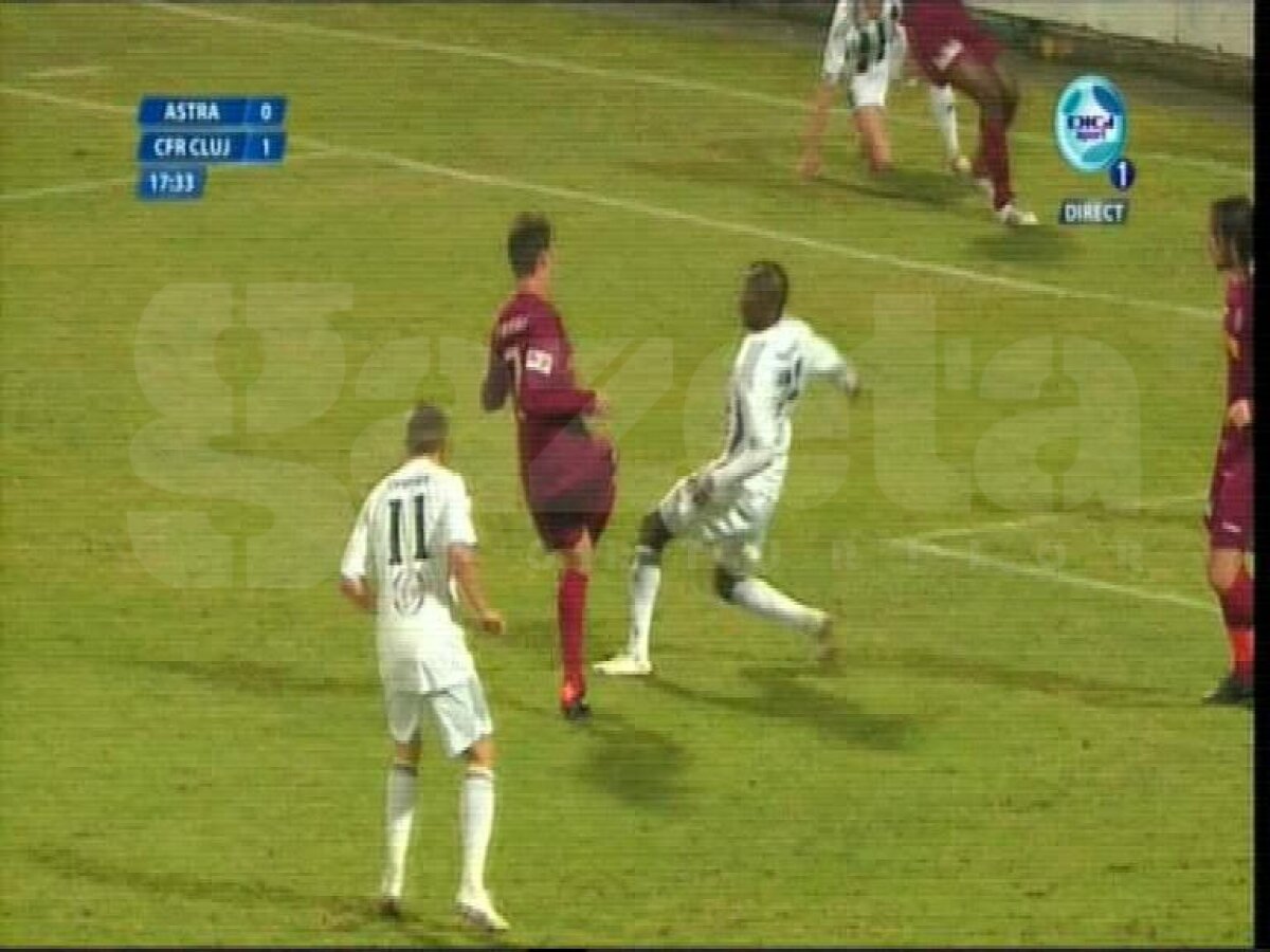 FOTO » Renan Garcia comite henţ în careu, Haţegan lasă jocul să continue. Trebuia acordat penalty pentru Astra?