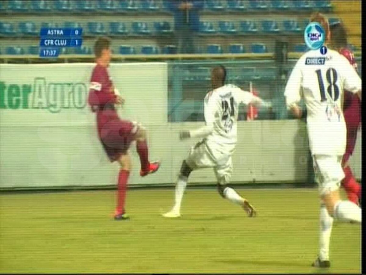 FOTO » Renan Garcia comite henţ în careu, Haţegan lasă jocul să continue. Trebuia acordat penalty pentru Astra?