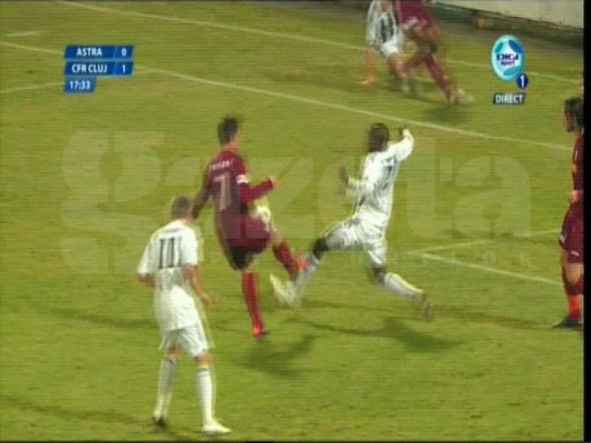 FOTO » Renan Garcia comite henţ în careu, Haţegan lasă jocul să continue. Trebuia acordat penalty pentru Astra?