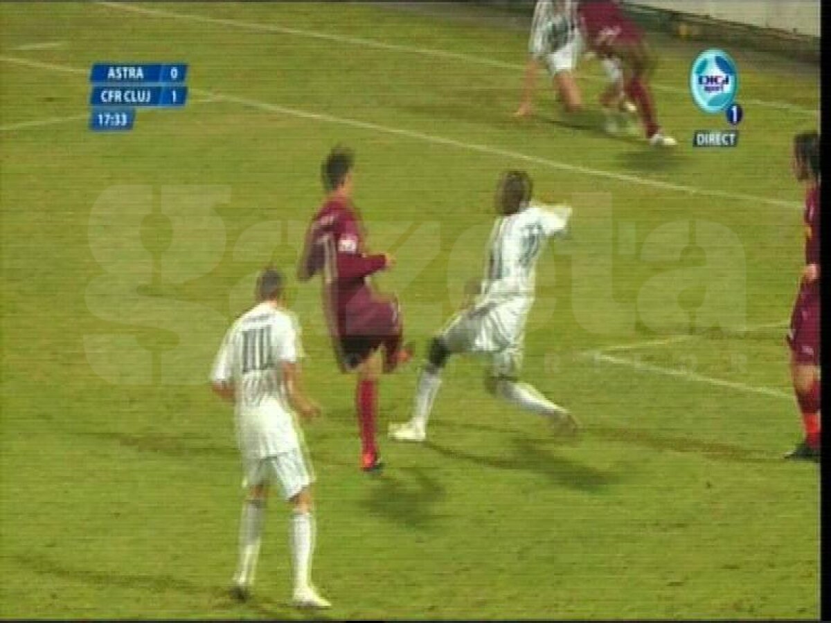 FOTO » Renan Garcia comite henţ în careu, Haţegan lasă jocul să continue. Trebuia acordat penalty pentru Astra?