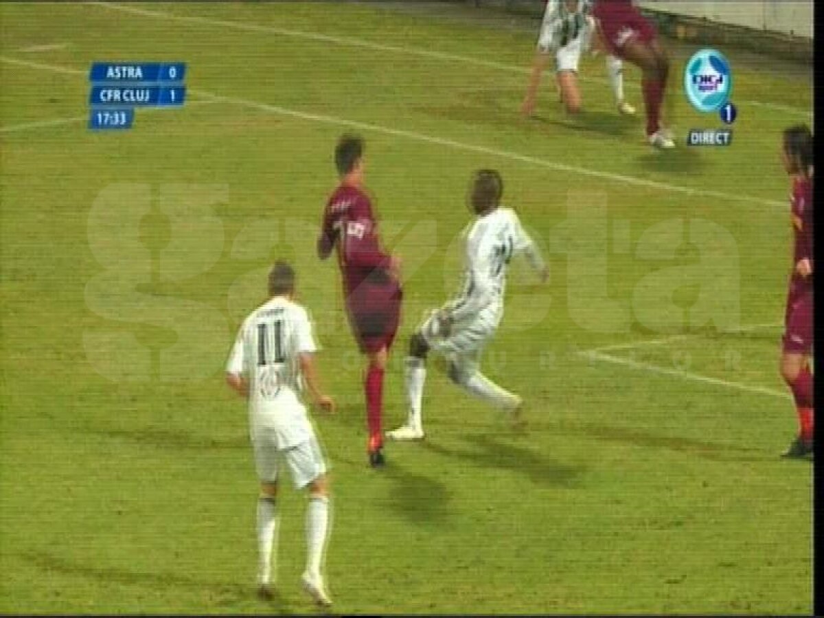 FOTO » Renan Garcia comite henţ în careu, Haţegan lasă jocul să continue. Trebuia acordat penalty pentru Astra?