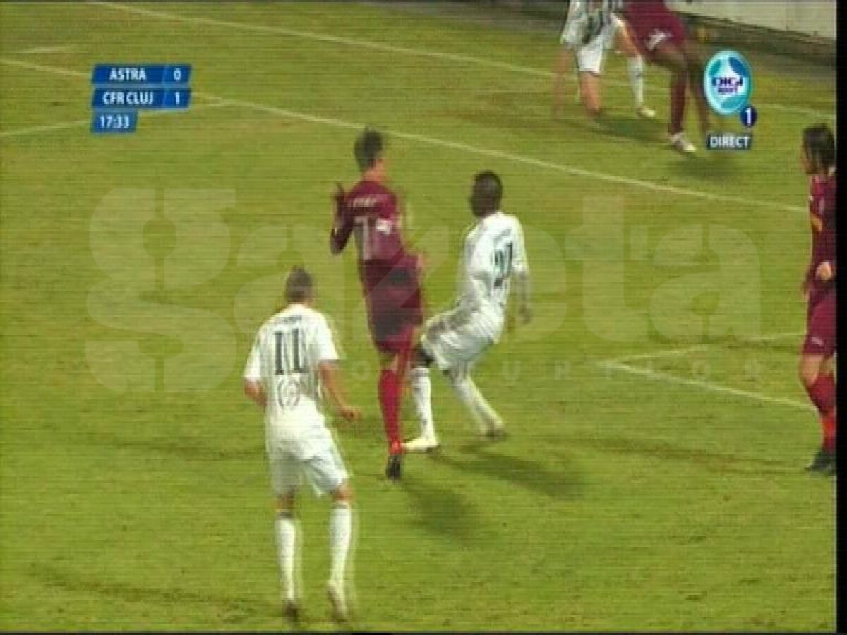 FOTO » Renan Garcia comite henţ în careu, Haţegan lasă jocul să continue. Trebuia acordat penalty pentru Astra?