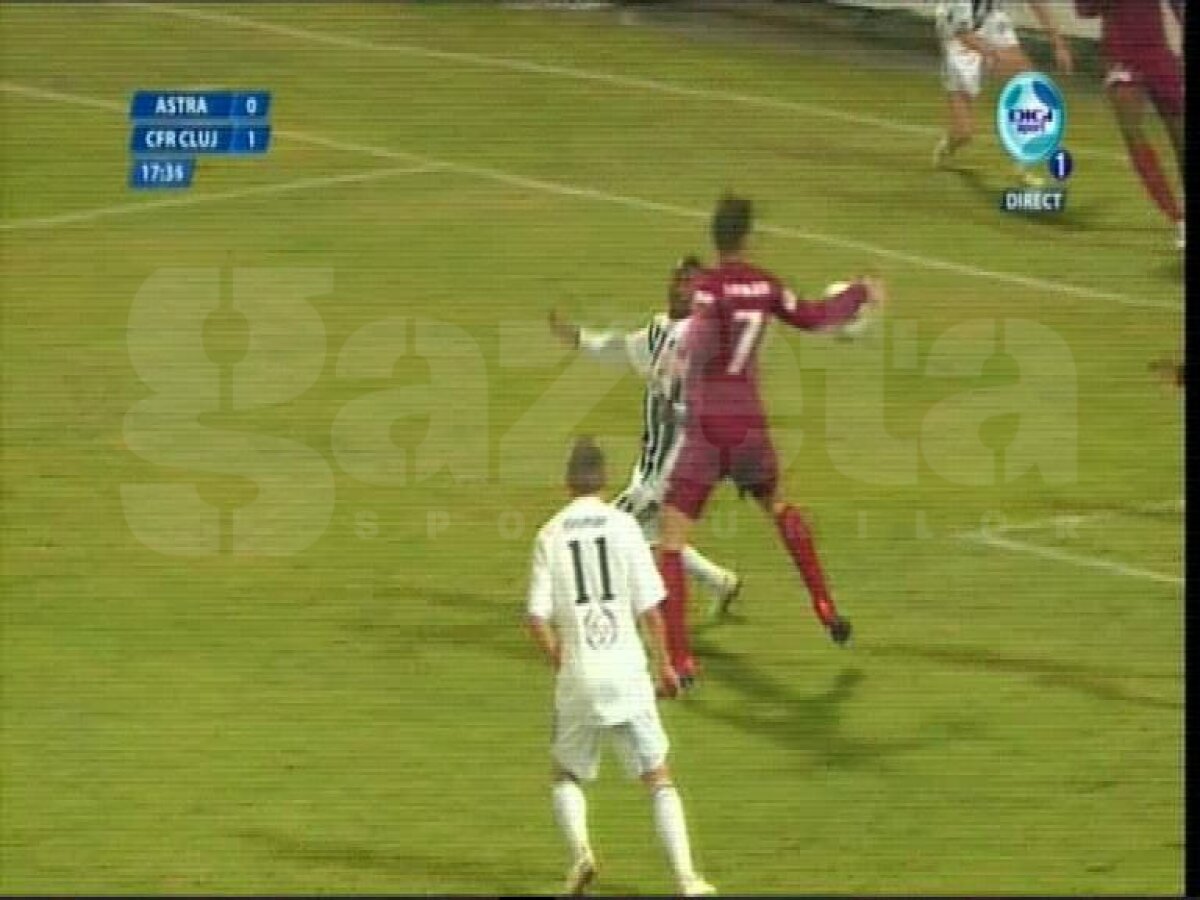 FOTO » Renan Garcia comite henţ în careu, Haţegan lasă jocul să continue. Trebuia acordat penalty pentru Astra?