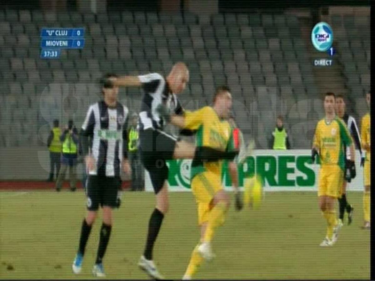 FOTO » Două minute de COŞMAR pentru U Cluj! Eliminare, apoi gol STUPID primit de ardeleni