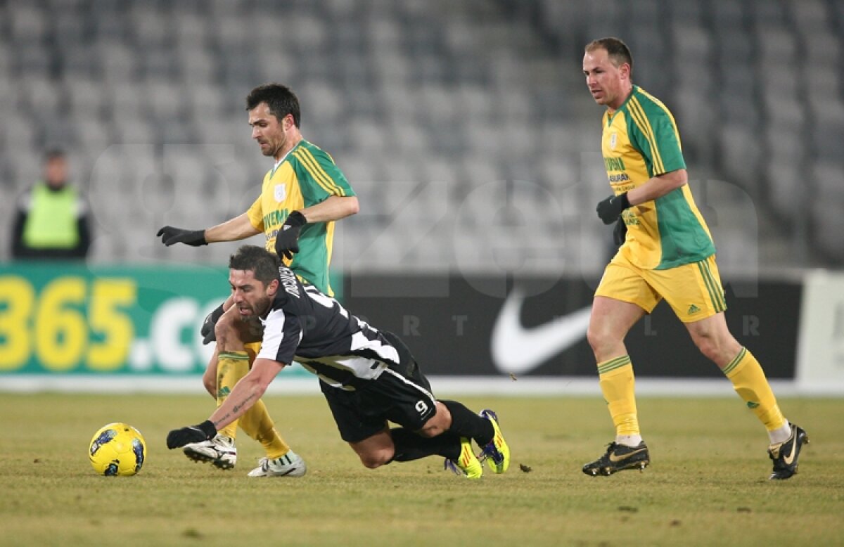 FOTO » "U" Cluj - CS Mioveni 2-2, după un meci cu trei eliminări