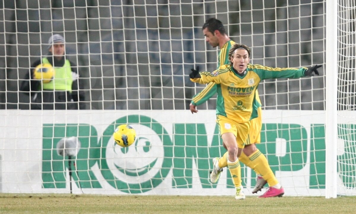 FOTO » "U" Cluj - CS Mioveni 2-2, după un meci cu trei eliminări