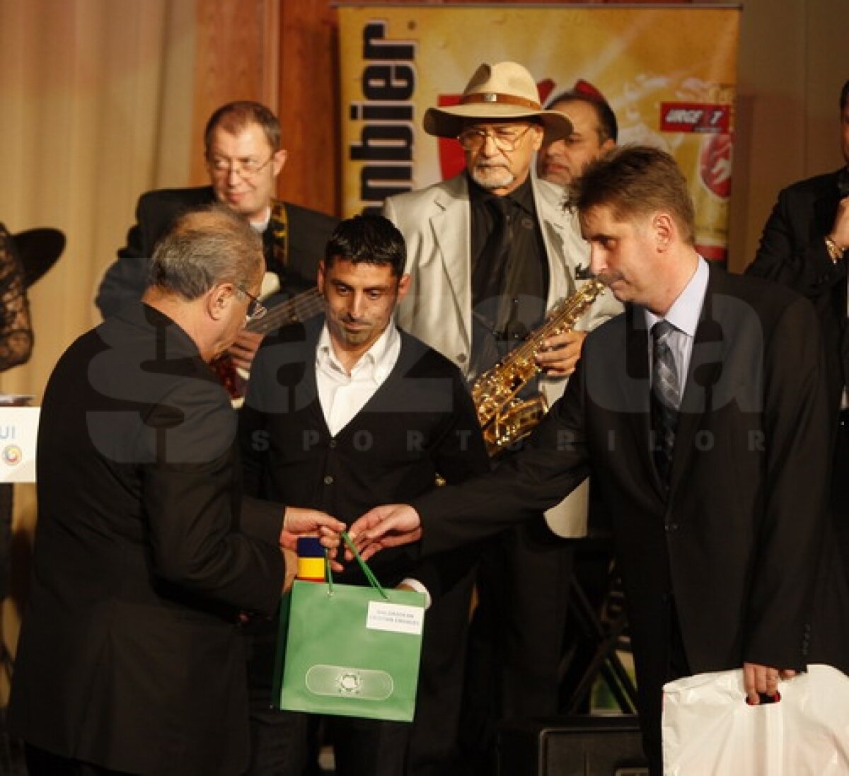 GALERIE FOTO Nici unul dintre cei 7 premiaţi la "Sărbătoarea fotbalului profesionist" nu a fost prezent la Gală