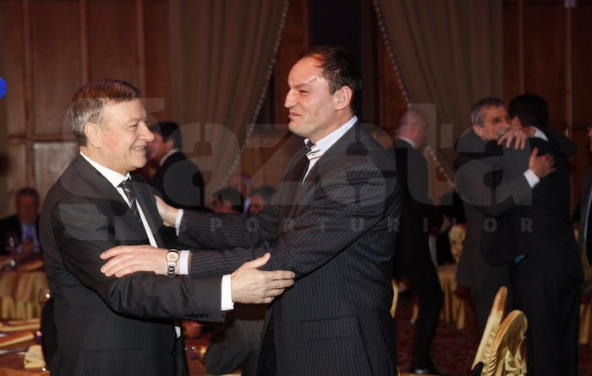 GALERIE FOTO Nici unul dintre cei 7 premiaţi la "Sărbătoarea fotbalului profesionist" nu a fost prezent la Gală