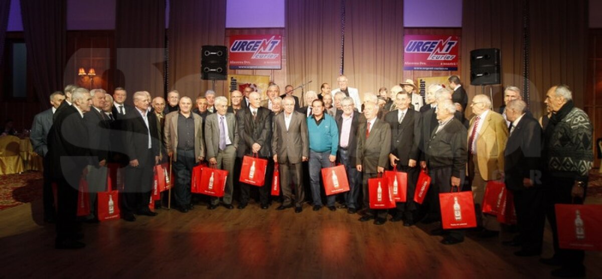 GALERIE FOTO Nici unul dintre cei 7 premiaţi la "Sărbătoarea fotbalului profesionist" nu a fost prezent la Gală