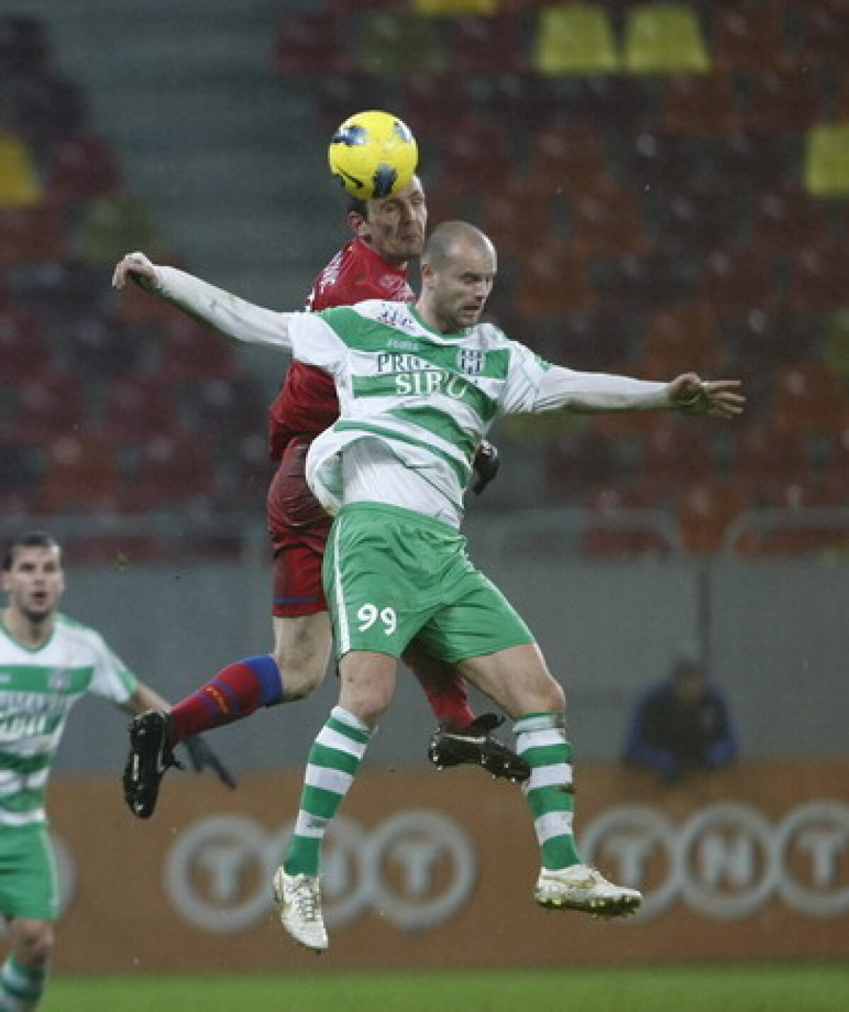 VIDEO & FOTO » Steaua - Voinţa Sibiu 1-0. Iliev aduce victoria în ultimul meci din 2011