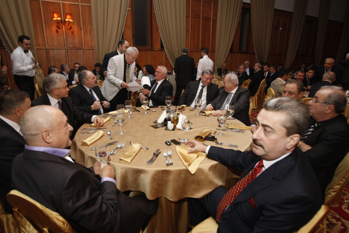 Crăciunescu i-a stricat dispoziţia lui Dragomir la Gala Fotbalului Profesionist » Festivitate fără premianţi