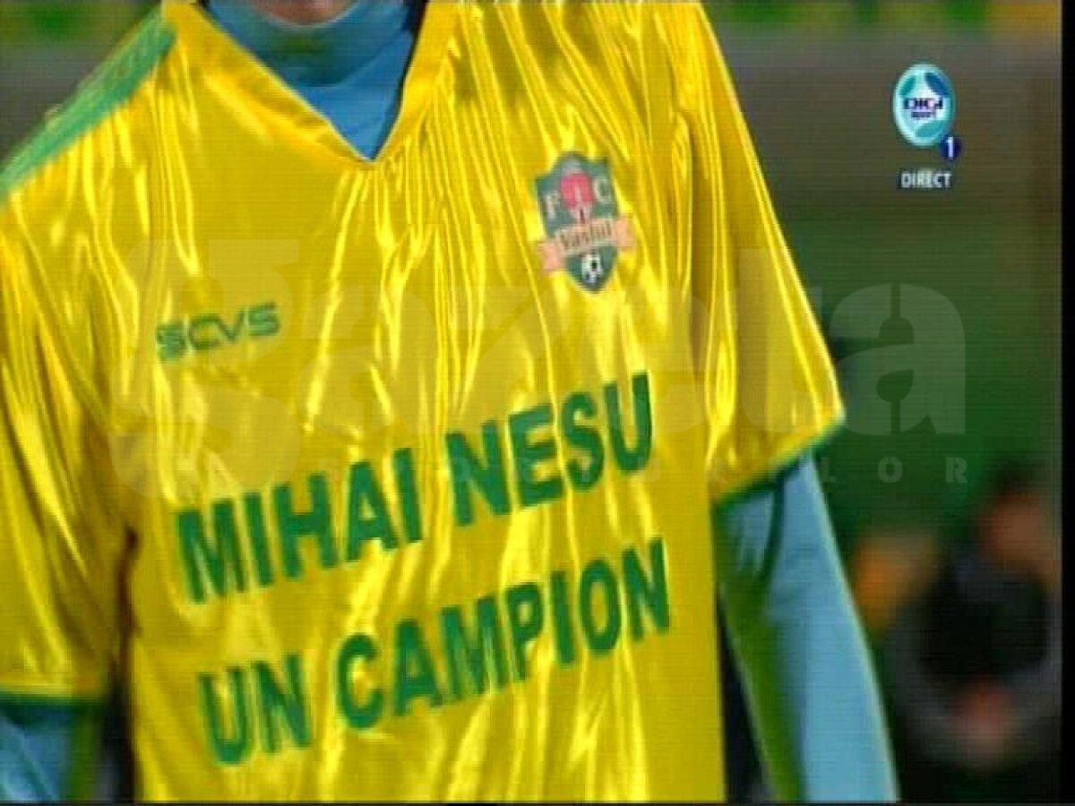 FOTO » Vasluienii şi rapidiştii îl susţin pe Mihai: "Alături de Neşu"
