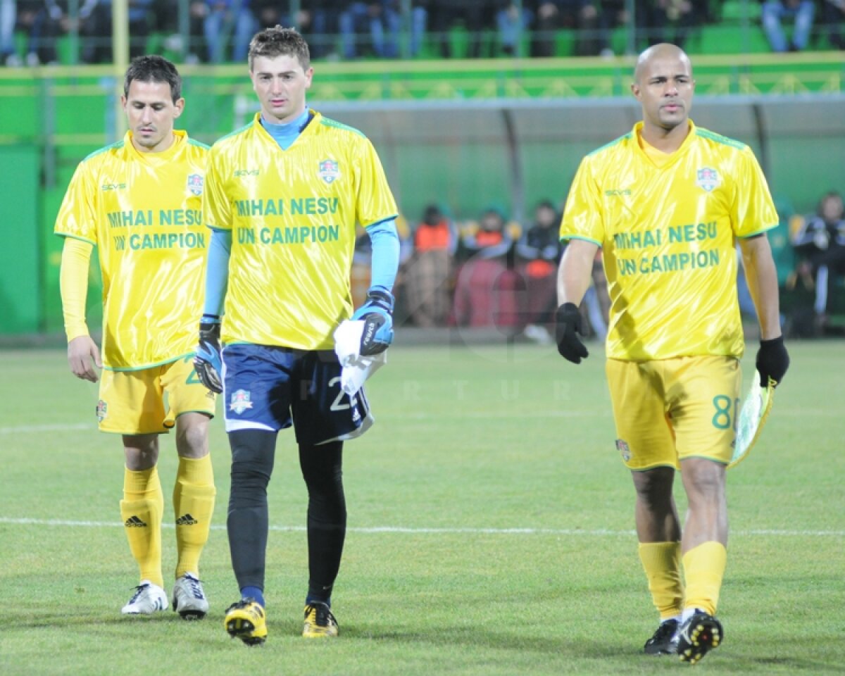 FOTO » Vasluienii şi rapidiştii îl susţin pe Mihai: "Alături de Neşu"