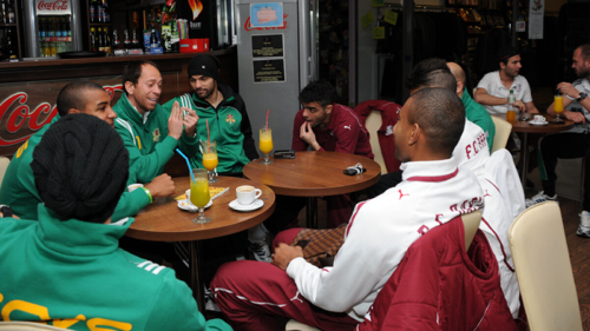 Şefi certaţi, jucători fraţi! » Rapidiştii şi vasluienii au luat prînzul împreună