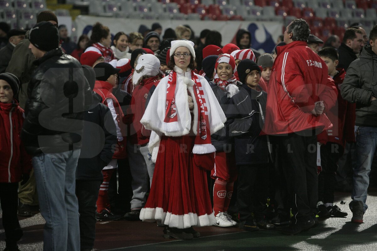 FOTO Liderii din Liga 1 au oferit cadouri micilor dinamovişti