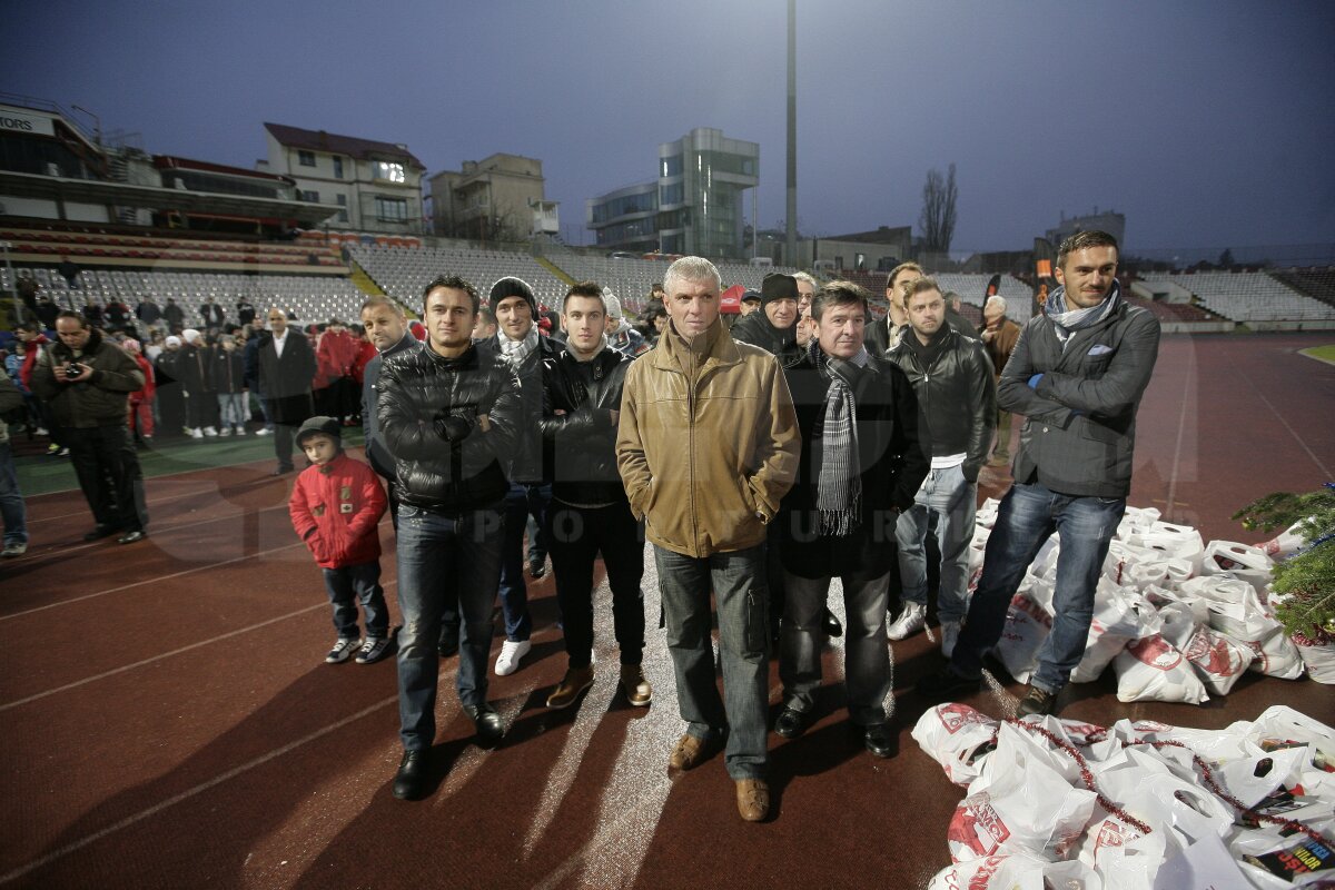 FOTO Liderii din Liga 1 au oferit cadouri micilor dinamovişti