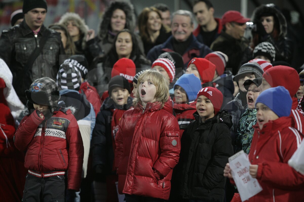 FOTO Liderii din Liga 1 au oferit cadouri micilor dinamovişti