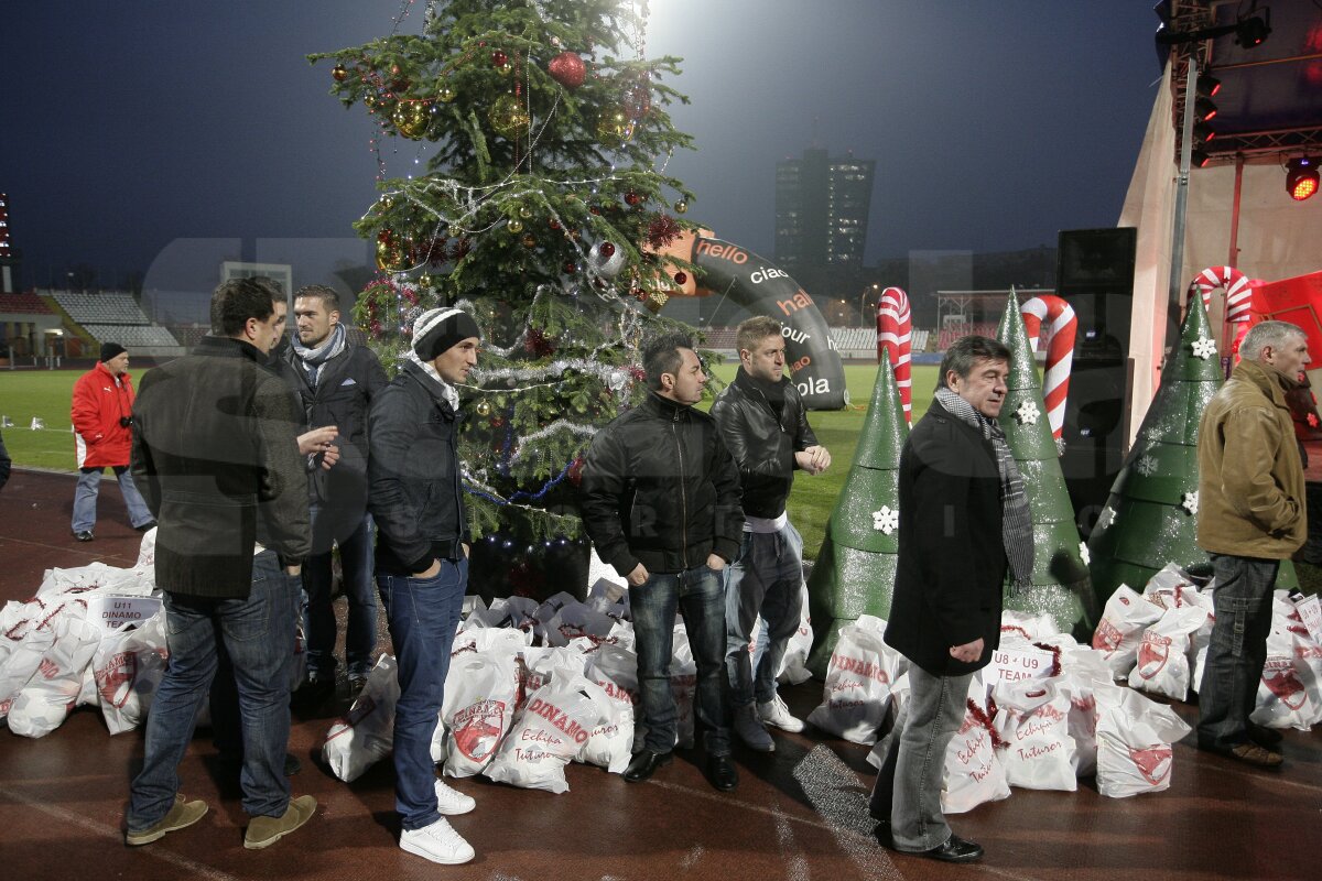 FOTO Liderii din Liga 1 au oferit cadouri micilor dinamovişti