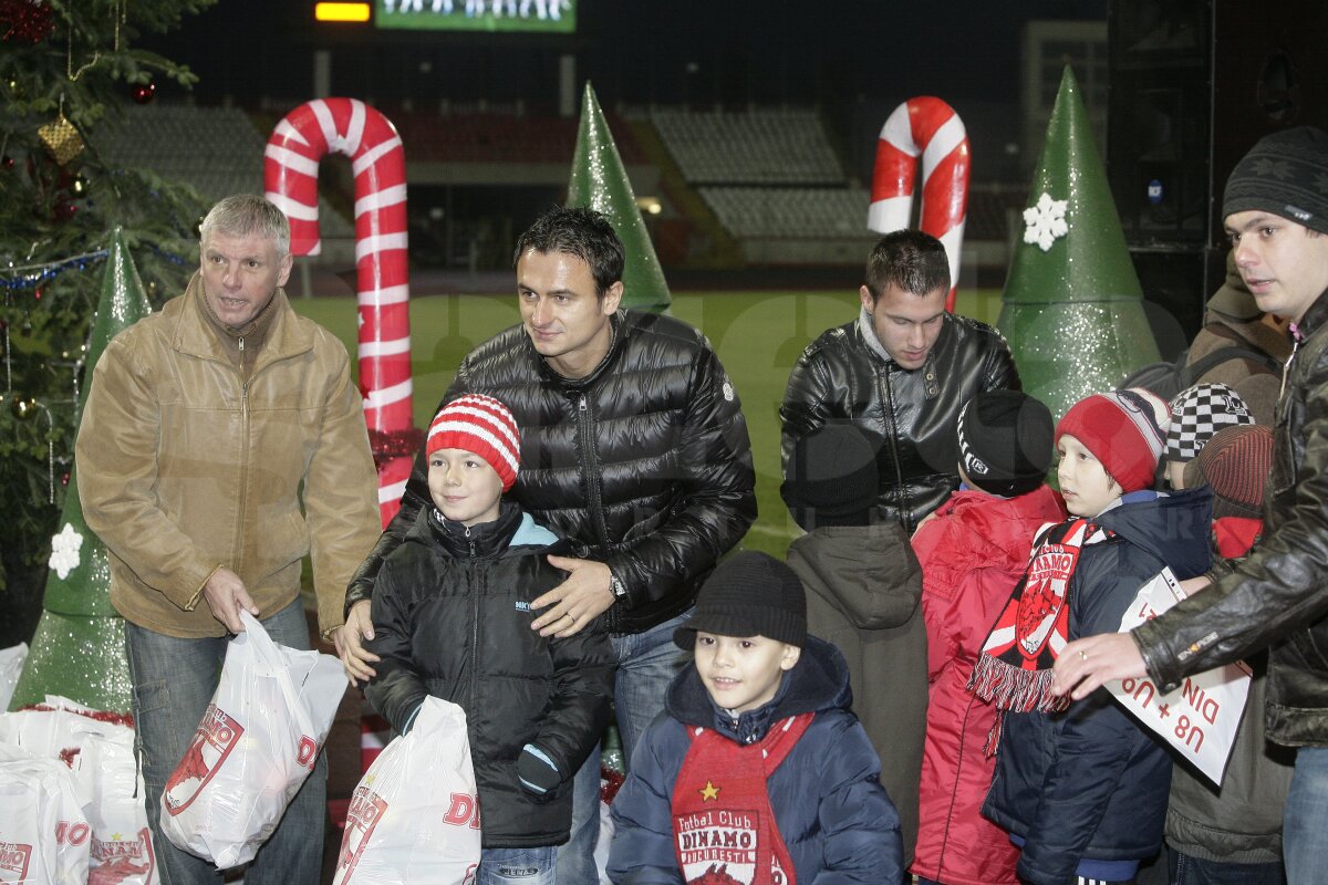 FOTO Liderii din Liga 1 au oferit cadouri micilor dinamovişti