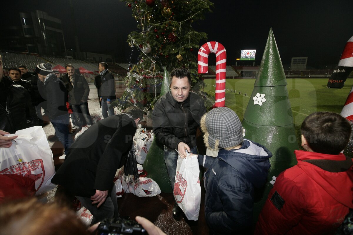 FOTO Liderii din Liga 1 au oferit cadouri micilor dinamovişti
