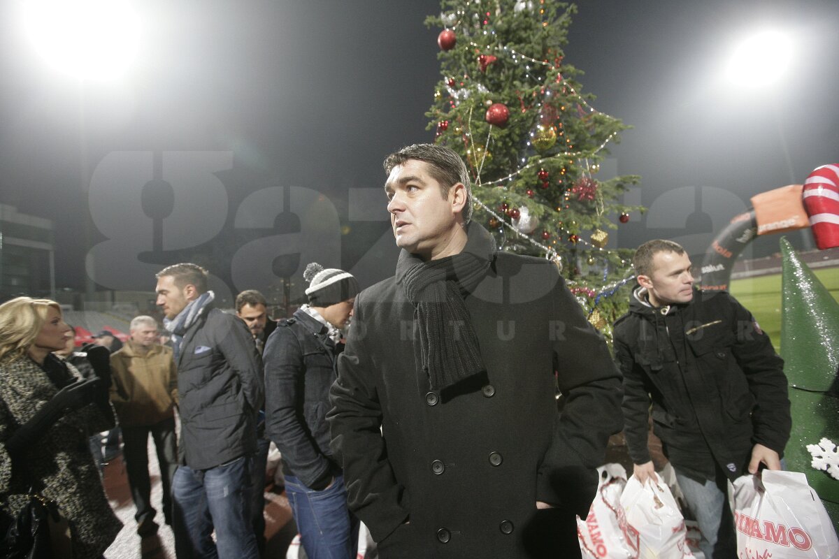 FOTO Liderii din Liga 1 au oferit cadouri micilor dinamovişti