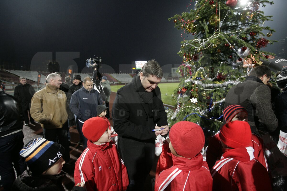 FOTO Liderii din Liga 1 au oferit cadouri micilor dinamovişti