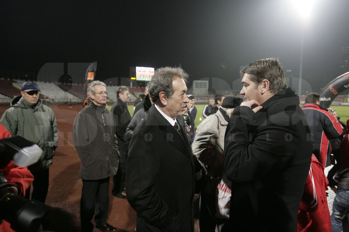 FOTO Liderii din Liga 1 au oferit cadouri micilor dinamovişti