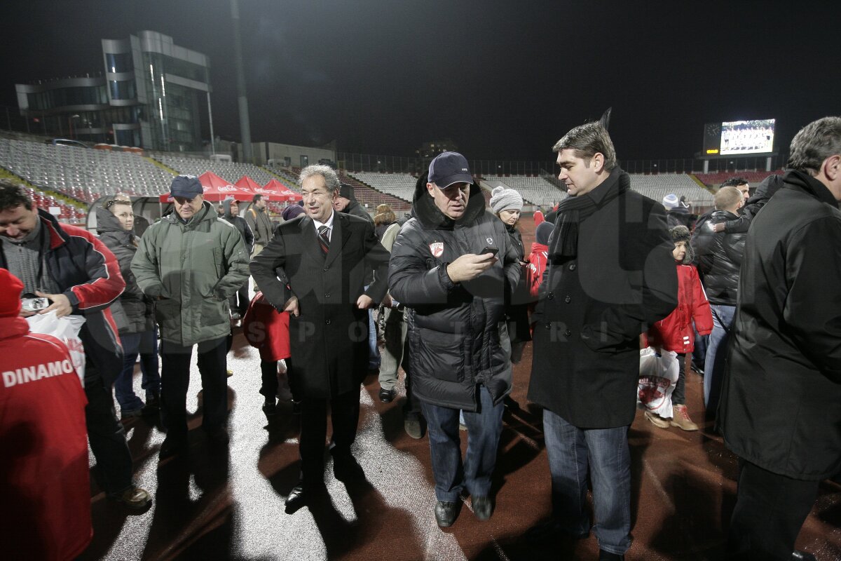 FOTO Liderii din Liga 1 au oferit cadouri micilor dinamovişti