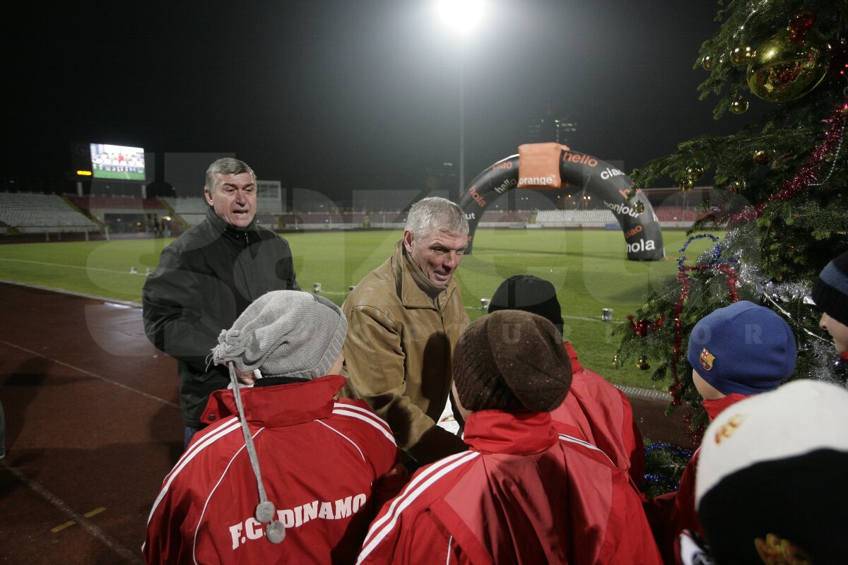 FOTO Liderii din Liga 1 au oferit cadouri micilor dinamovişti