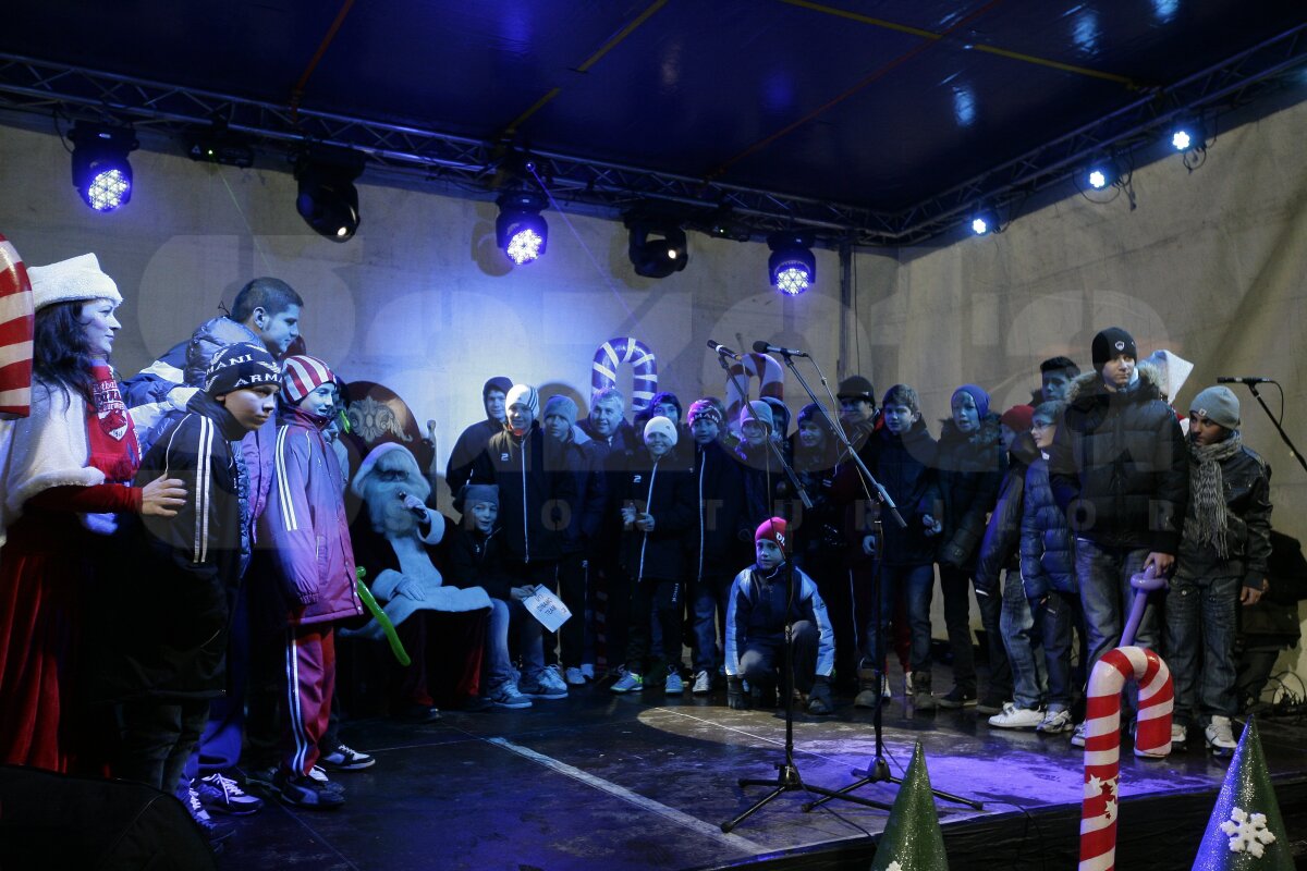 FOTO Liderii din Liga 1 au oferit cadouri micilor dinamovişti