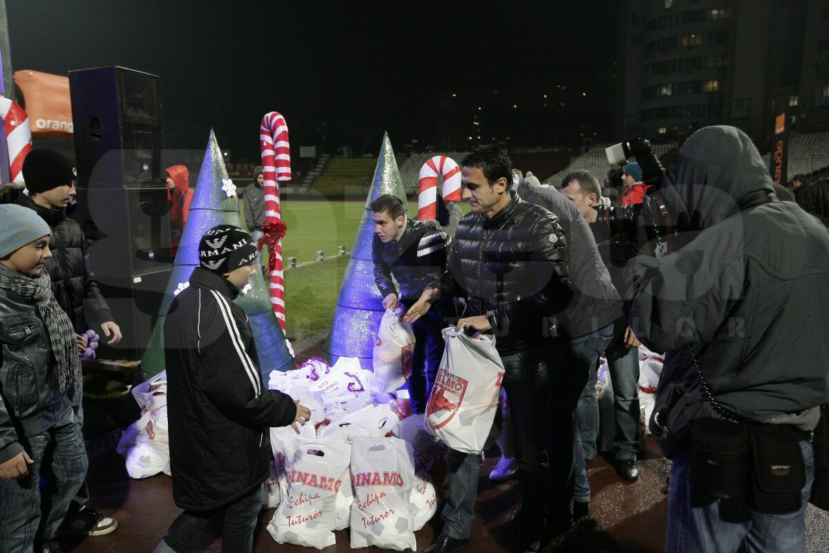 FOTO Liderii din Liga 1 au oferit cadouri micilor dinamovişti