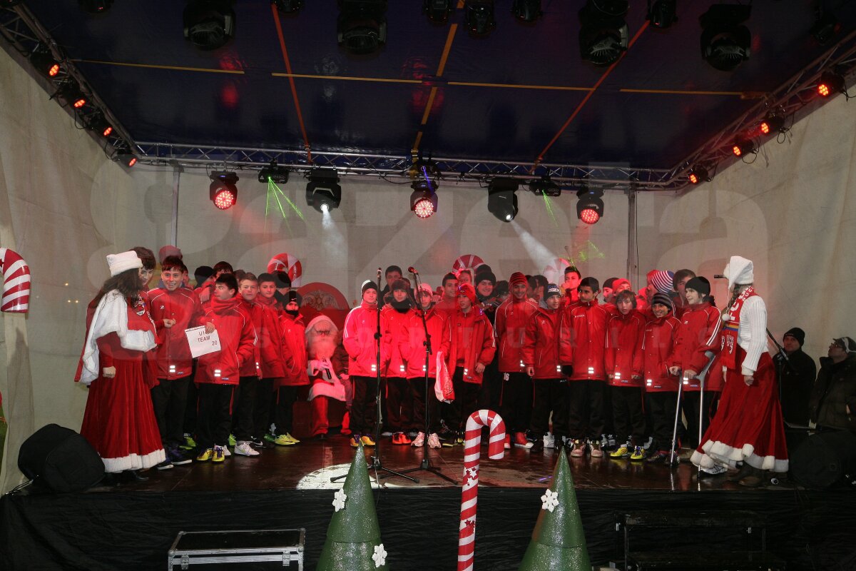 FOTO Liderii din Liga 1 au oferit cadouri micilor dinamovişti