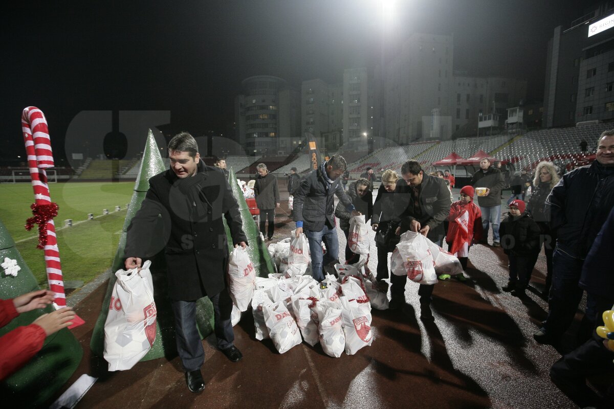 FOTO Liderii din Liga 1 au oferit cadouri micilor dinamovişti