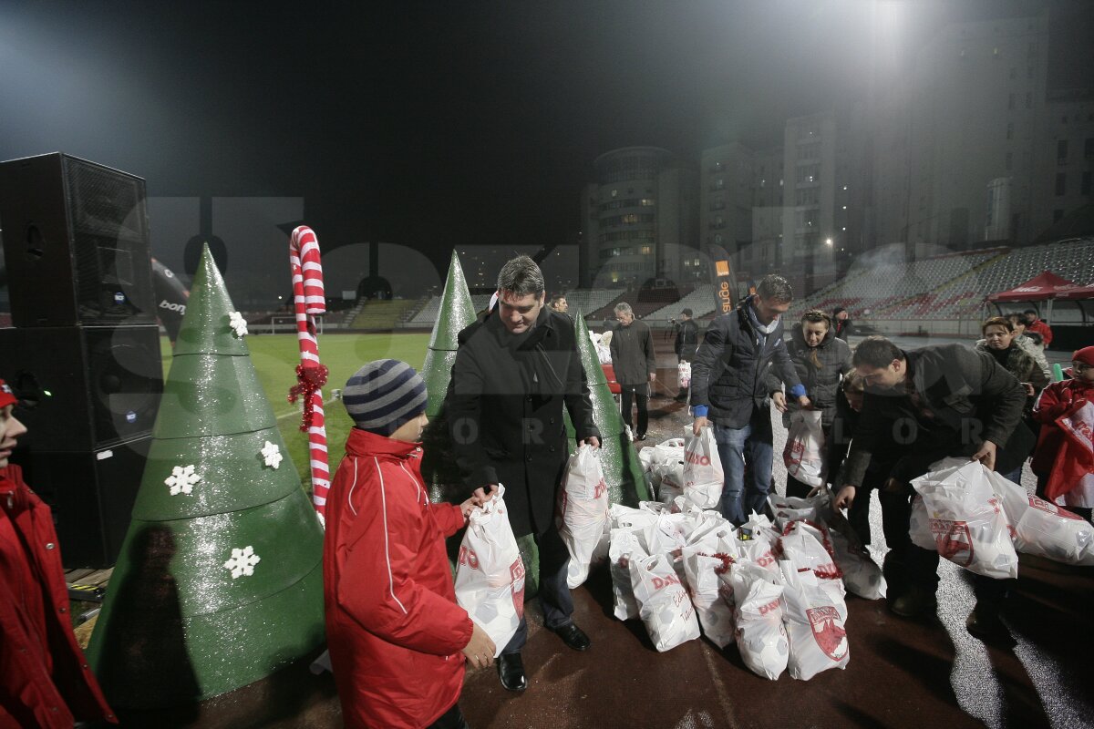 FOTO Liderii din Liga 1 au oferit cadouri micilor dinamovişti