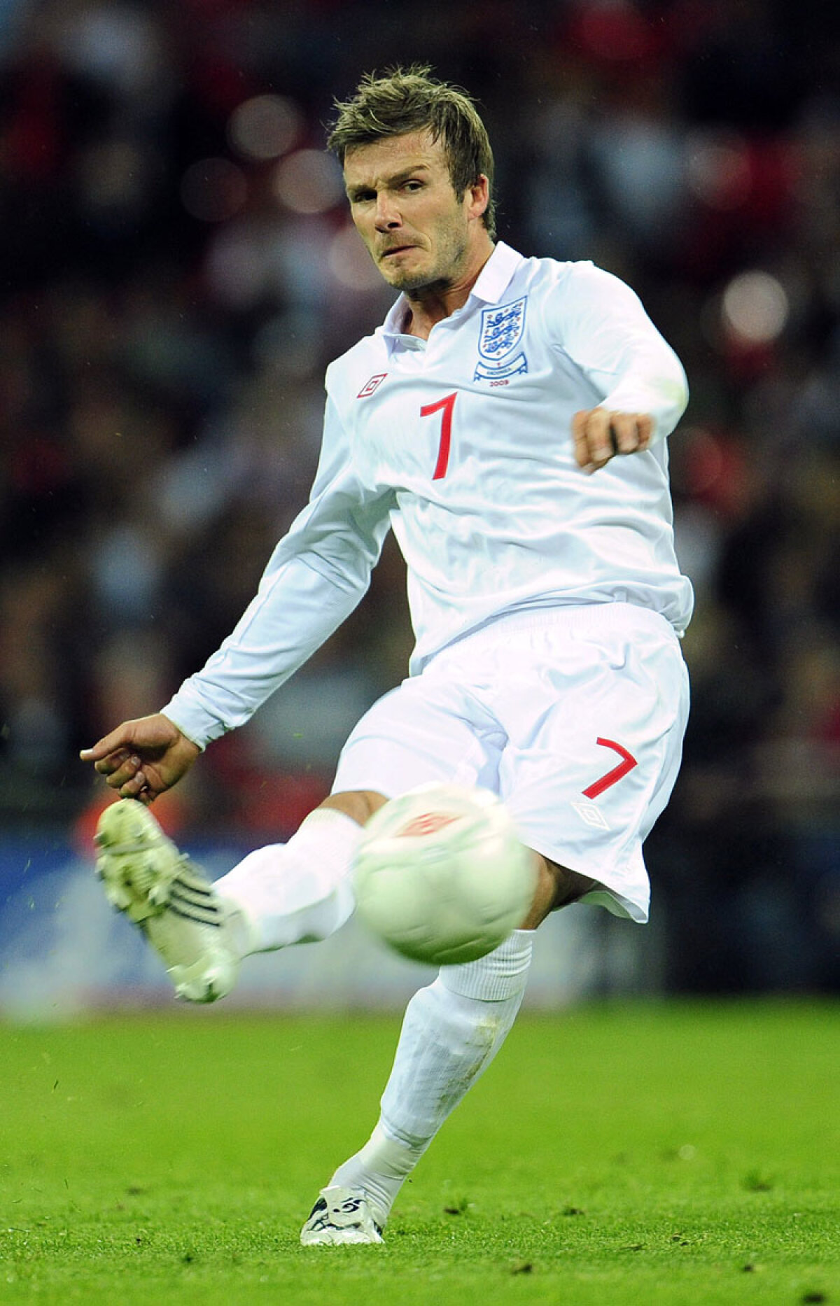 Britanicii au o ofertă spectaculoasă pentru pariori: devine Beckham sir David? apelează Rooney la bisturiu? :)