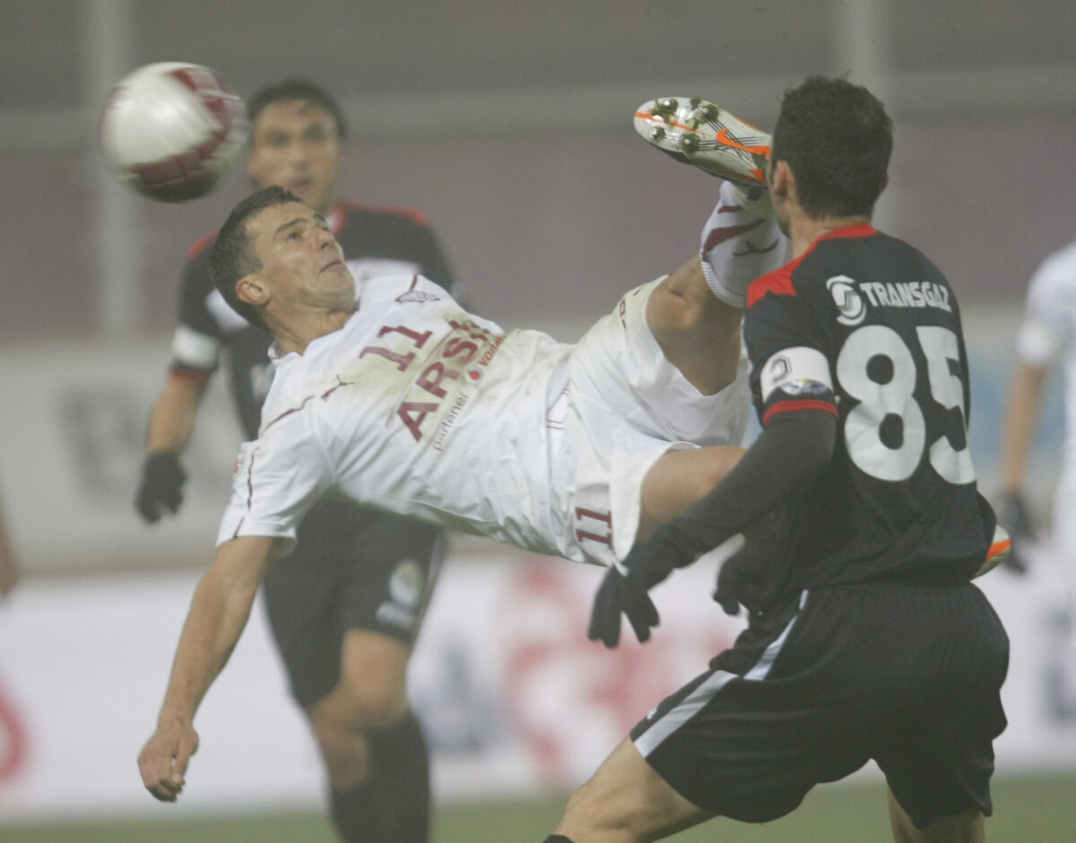 SUPERGALERIE FOTO Imaginile anului 2011: tehnică, viteză, contact