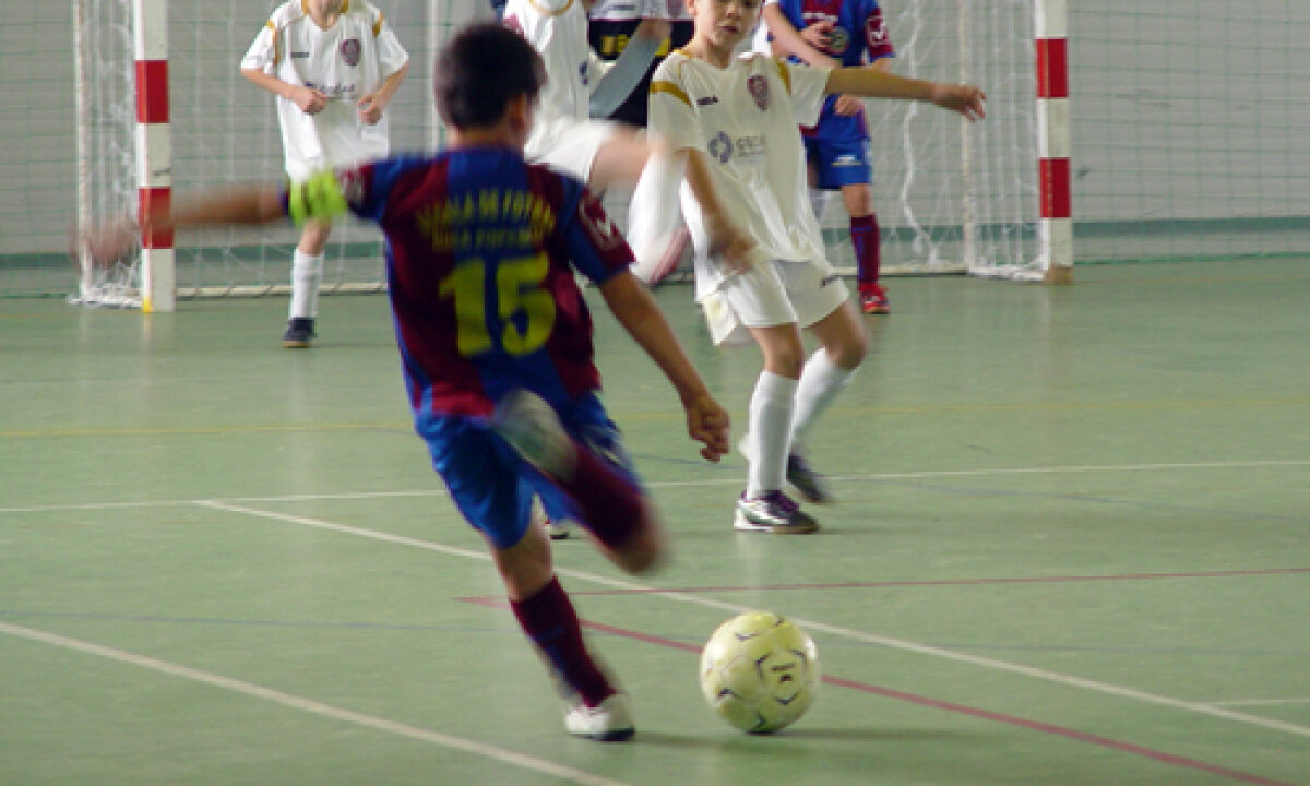 Povestea celui mai tînăr golgeter şi MVP al fotbalului românesc: "Visez că-l driblez pe Hagi!"