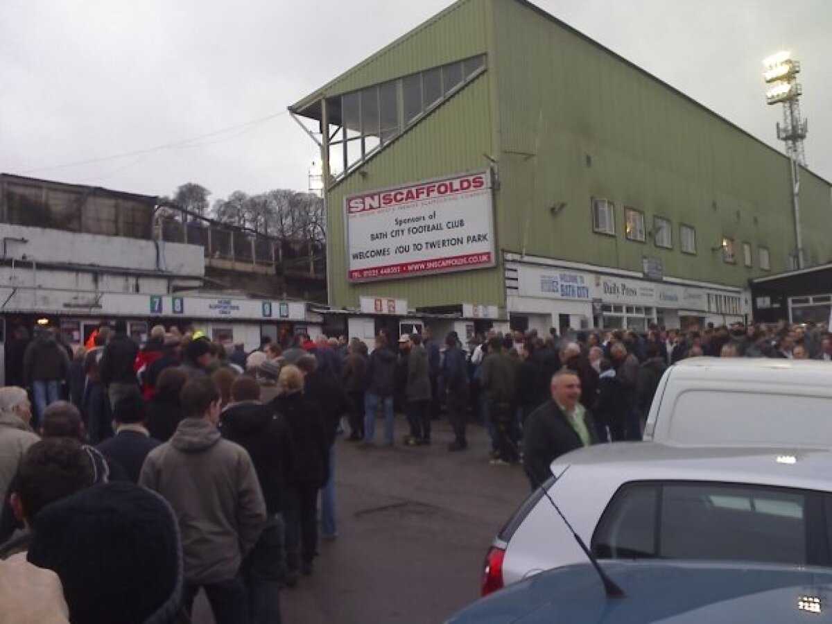 INTERVIU EXCLUSIV » Citeşte povestea unui fotbalist păcălit în România, dar ajuns idol în Anglia