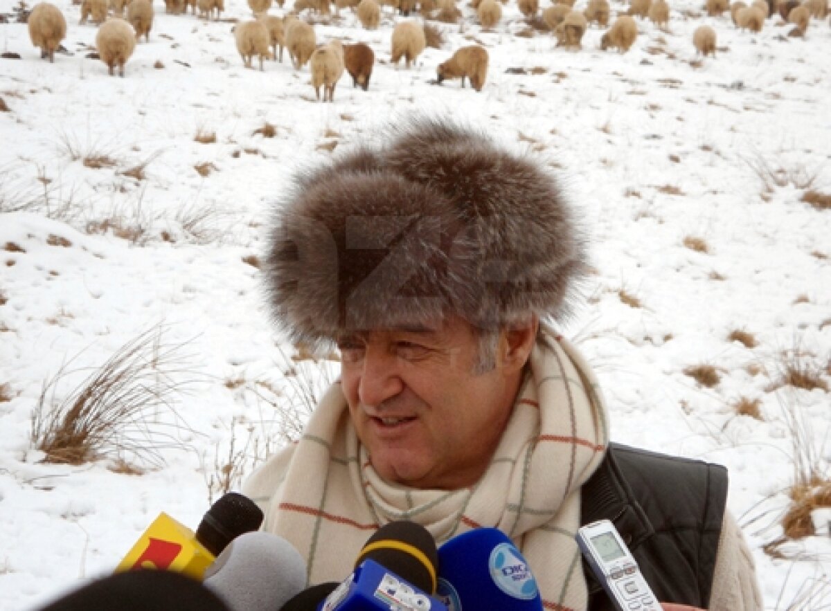 FOTO Exclusiv » Gigi Becali prezintă moda 2011/2012 ;)