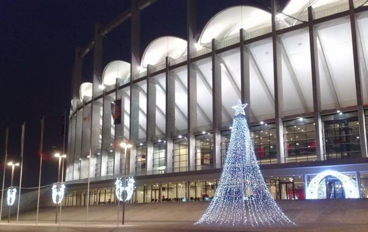 FOTO / Arena Naţională a primit straie de sărbătoare odată cu trecerea în 2012