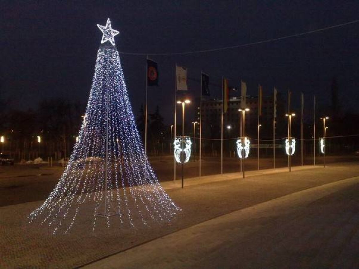 FOTO / Arena Naţională a primit straie de sărbătoare odată cu trecerea în 2012