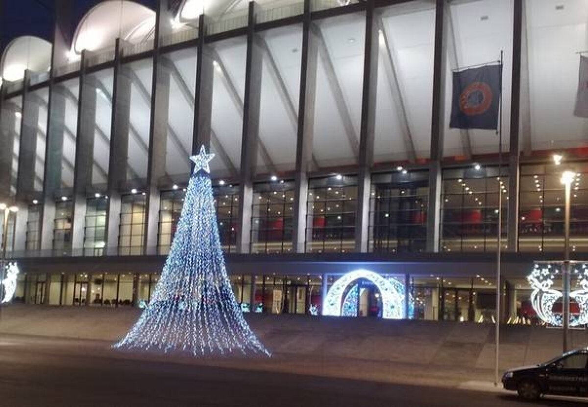 FOTO / Arena Naţională a primit straie de sărbătoare odată cu trecerea în 2012
