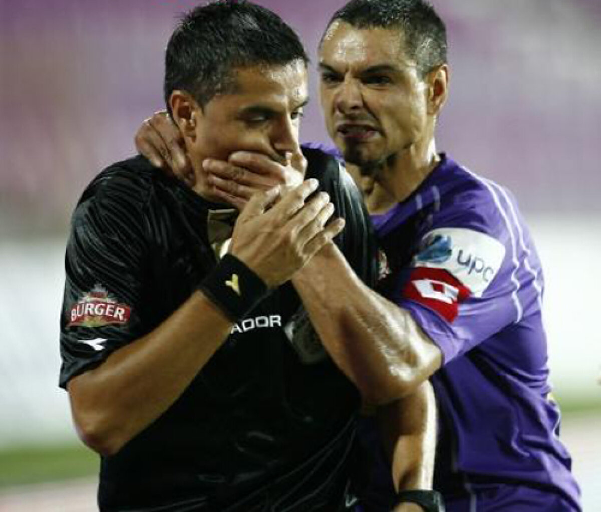 Ganea şochează din nou » Era să bată un preot la un priveghi :O