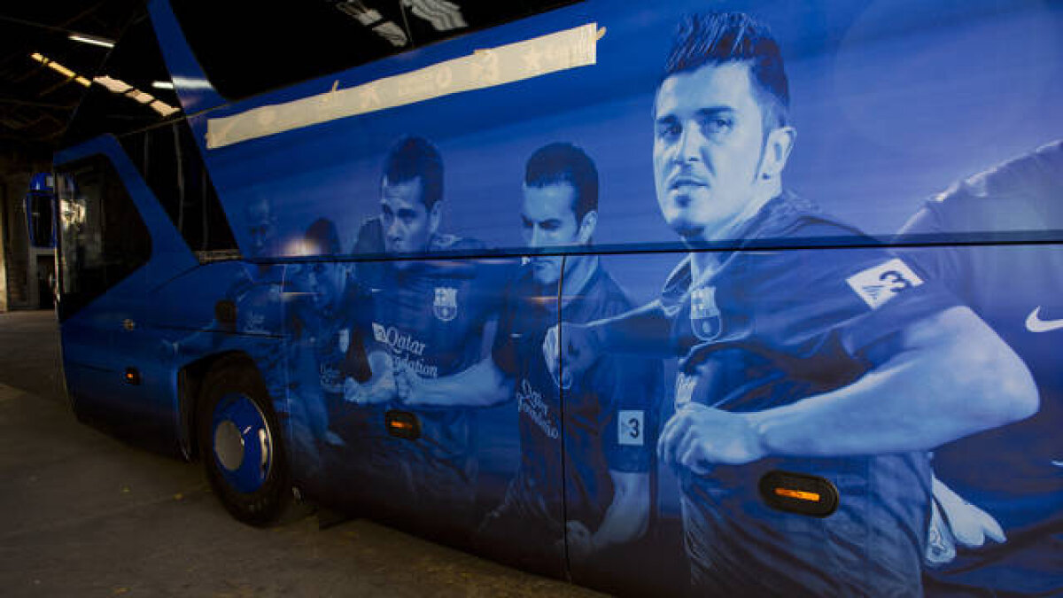 FOTO » Aşa arată noul autocar al Barcelonei